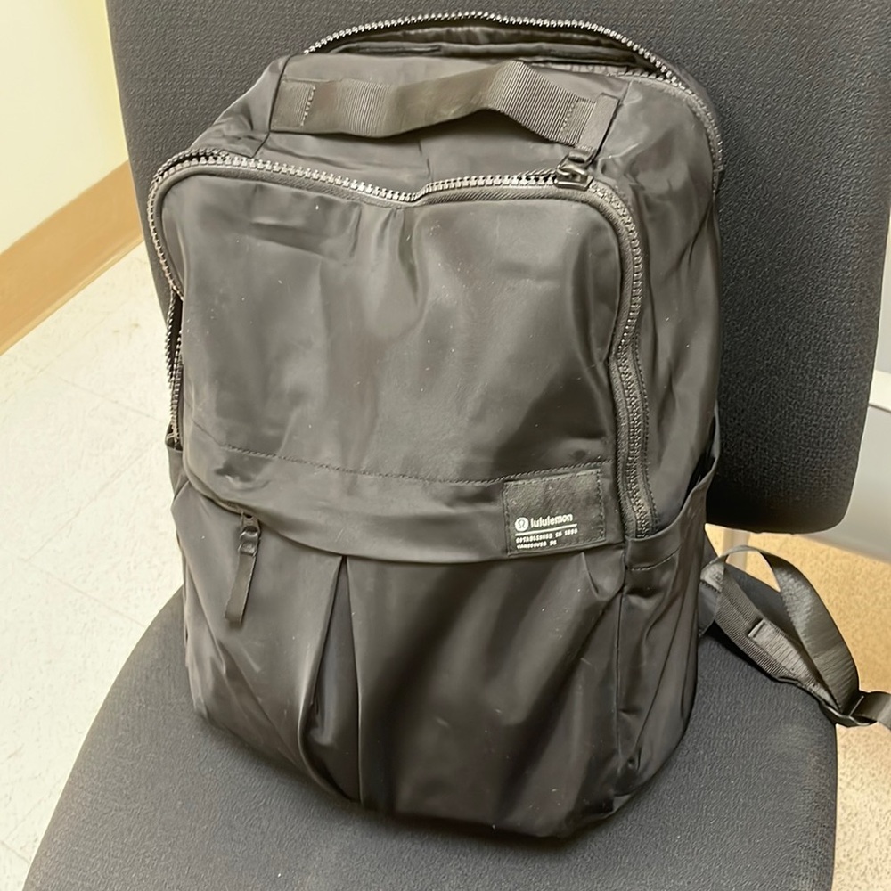 Lululemon backpack black new condition!
